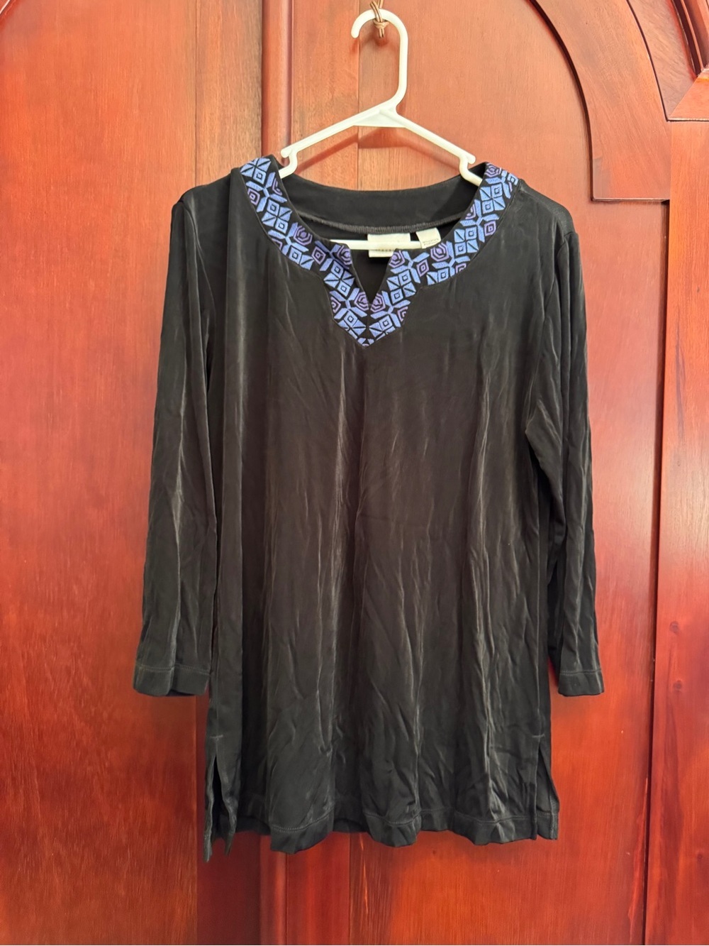 Chico's Travelers Black V-Neck Tunic Blue Geometric Embellished Size 2/L